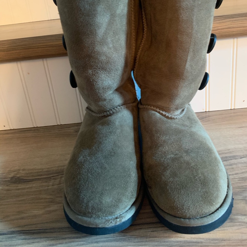 Ugg Bailey Three Button Women’s Boots - image 4